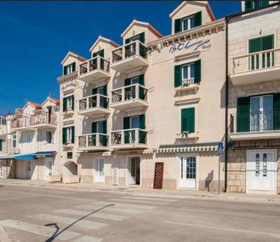 Apartment Riva Mare with Sea View in the center