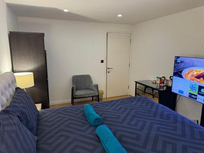 Specious double room with king size bed