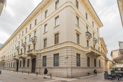 Cinque Giornate 70 Suites by Rent All Como