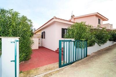 Lolivastro Three-room Residence