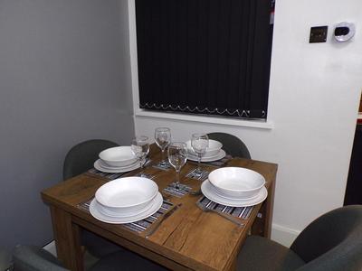 Hazelhurst House - 4 bedrooms 2 bathrooms