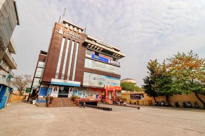 FabHotel Avyay