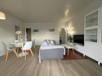 Marbella Central 1 by Homing