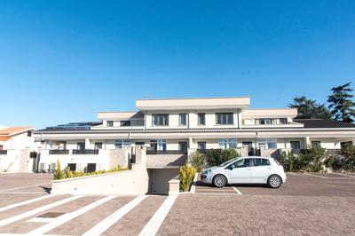 KAMCHŪ RESIDENCE: VIA DEI LAGHI - APT #R1