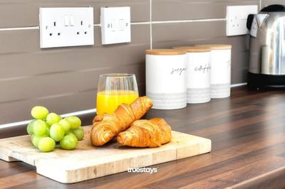 NEW Oakhill House by Truestays - 5 Bedroom House in Stoke-on-Trent