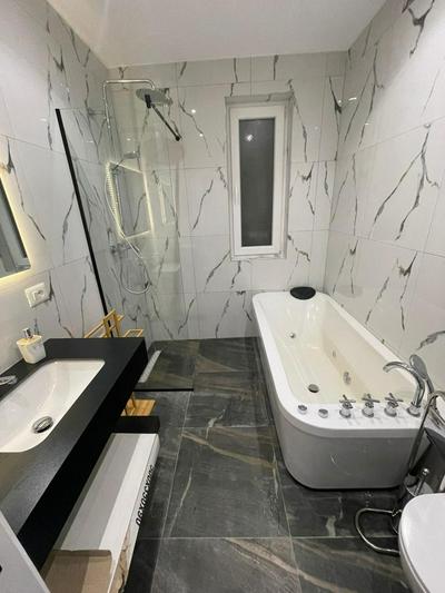Urban Charm Apt With Jacuzzi