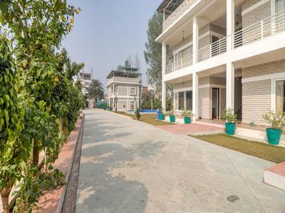 Super Townhouse Amaraa Farms Near LuLu Hypermarket