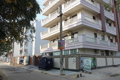 Aura Luxury Studio I Couple Friendly I Near Golf Course Road, Sector 57, Gurgaon