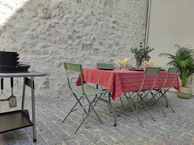Maison calme et familiale avec cour, 3 chambres, 3 salles de bains à 10 min à pied de la gare