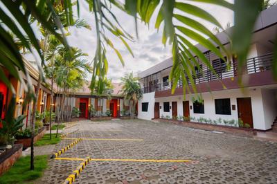 Jovinaj Travellers Inn