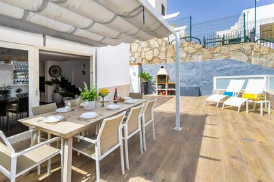 Casa BOSS Modern Villa with Studio Pool and Air Conditioning