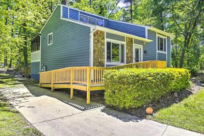 Charming Three Bedroom Home with King Bed and Fire Pit