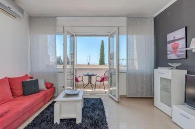 SeaView Apartment in City Centre