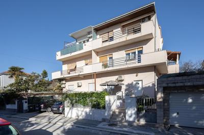 Apartment Neva