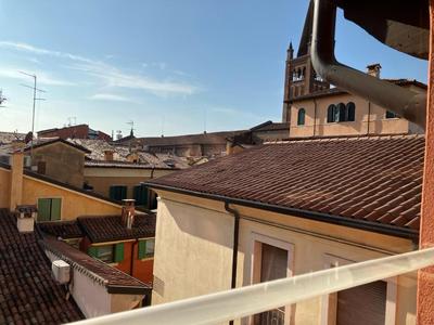 Via fama, 7, vista sui tetti di Verona