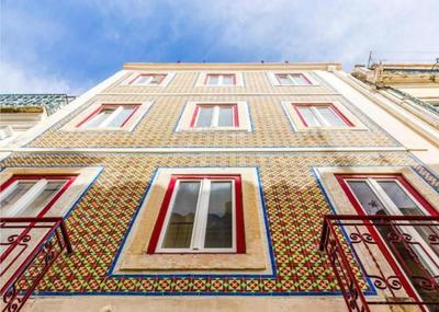Lisbon Sunny Apartment with Patio