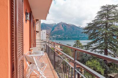 Maison Laghée-Bright Apt with balcony, Lake view!