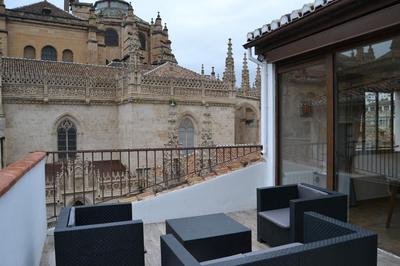 Ático con terraza y vistas únicas a la Catedral pleno centro de Granada