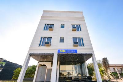 FabHotel The Premium Villa