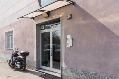 Modernità a Milano: Bilocale con Balcone