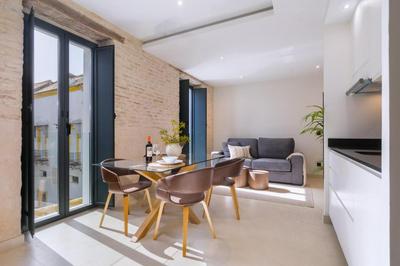 Luxurious Duplex - bathtub - 2Bd 2Bth Casa Pilatos