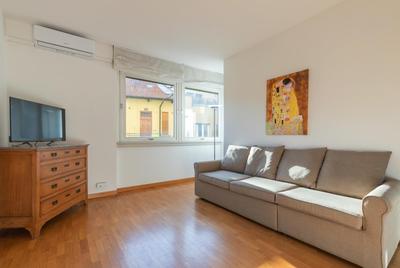 JOIVY Welcoming Flats by Lake Como