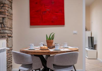 Urban Oasis, Home-Triest com