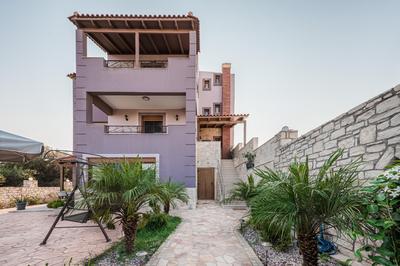 Villa Aris: A Serene Experience, 3BRs, Pool & Bbq
