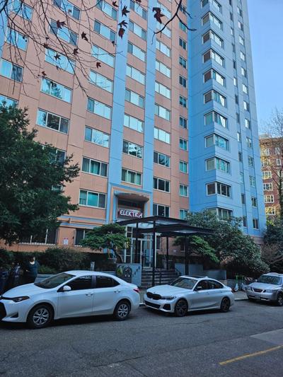 Cozy 1BR with Free Parking Downtown Conv Center