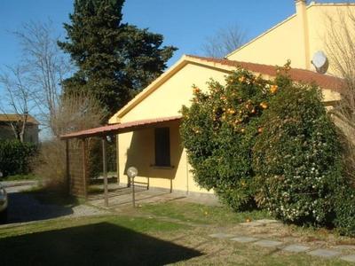 Appartement in Cecina mit Großem Garten
