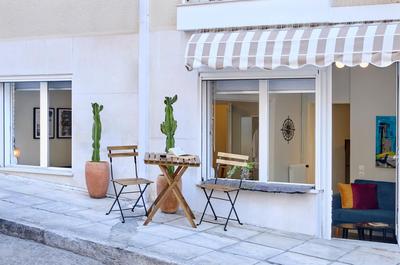 Acropolis 2BD Private Entrance Apt