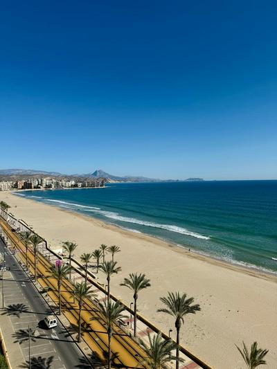 Vistas al Mar, Piscina y Playa