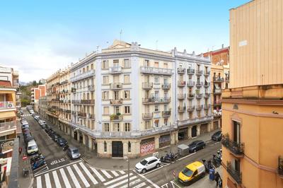Comfortable apartment next to Apolo theater