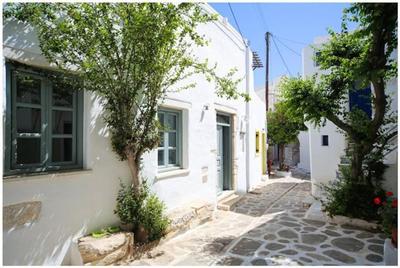 La Galerie - Art House Parikia