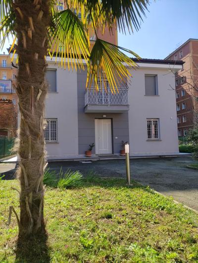 Grigio Perla Panigale, villetta con giardino, 3 camere, parcheggio privato fino 3 posti auto - Un oasi di tranquillità - Vicina all'Aeroporto, Unipol Arena