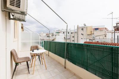 Adorable sunny studio with private balcony II