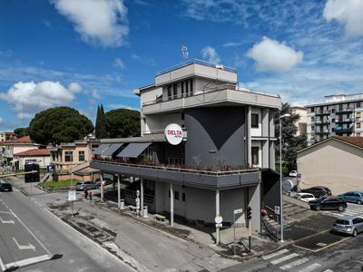 Les Petites Maisons