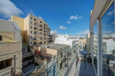 Modern & Central Two Bed - Balluta Bay - Sleep 6