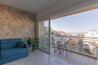 The Pinnacle Fl6 city escape by Homely