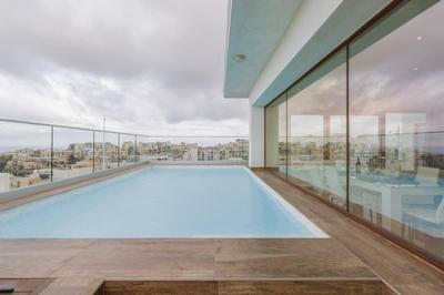 Luxury PH with rooftop pool in Mellieha by Homely