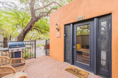 Historic Studio Guesthouse with Private Yard Near UofA, Low Summer Rates!