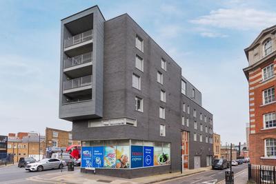 Modern & spacious 3 bed with free parking & lift in Shoreditch, next to station