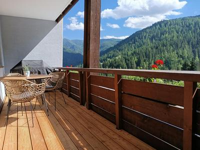 Bergkristall Ruhe und Aussicht auf 1100m