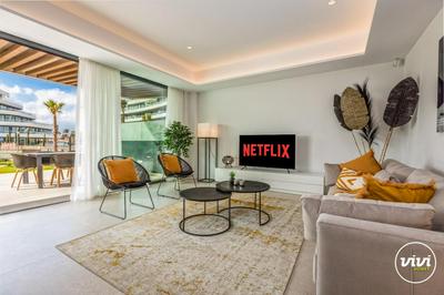 ViVi Homes - Fari Pool, Sauna, Gym & Sea View