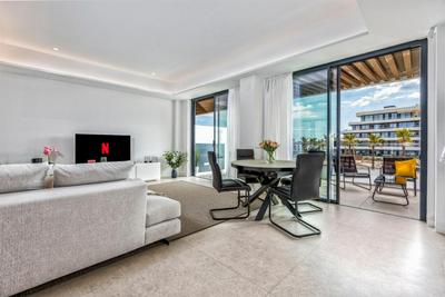 ViVi Homes - Dali Pool, Sauna, Gym & Sea View