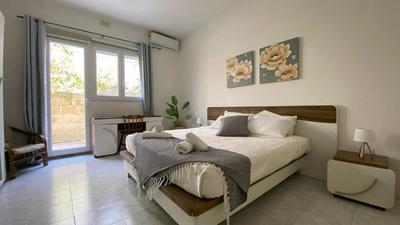 Bright and spacious Double Room, shared bathroom