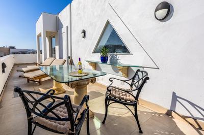 Stunning - Seaview Penthouse 3-Bed + Parking