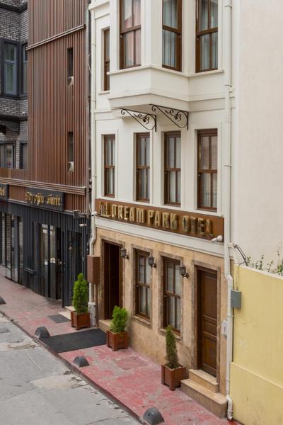 Dream Park Hotel - Image 35