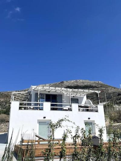 Minimal Cream Apartment Pool-front in Paros