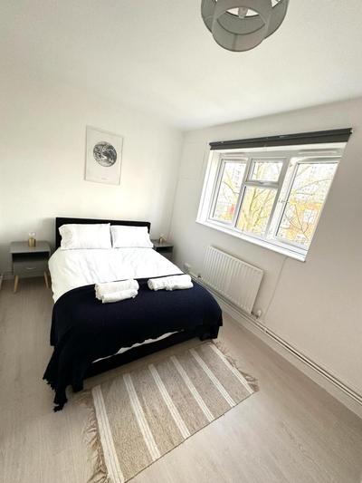 Central 2 bed property near Nine Elms Station